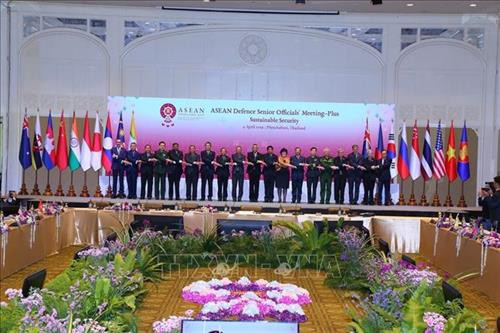 与会代表合影 图自越通社 与会代表合影 图自越通社