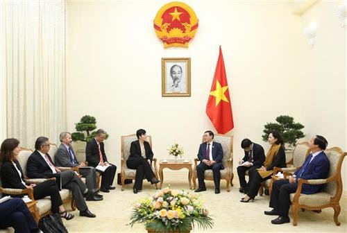 越南政府副总理王廷惠会见国际金融公司(IFC)首席运营官斯蒂芬妮·冯·弗里德堡。图自越通社 越南政府副总理王廷惠会见国际金融公司(IFC)首席运营官斯蒂芬妮·冯·弗里德堡。图自越通社