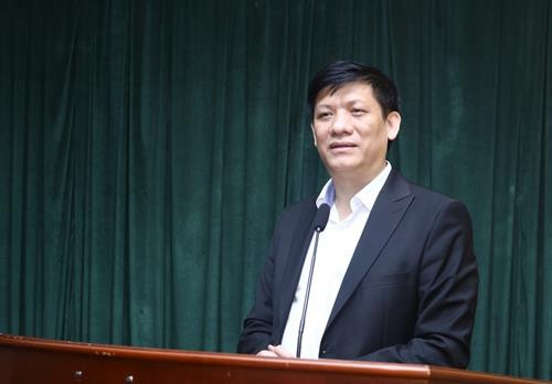卫生部副部长阮青龙在会上发言。图自越通社