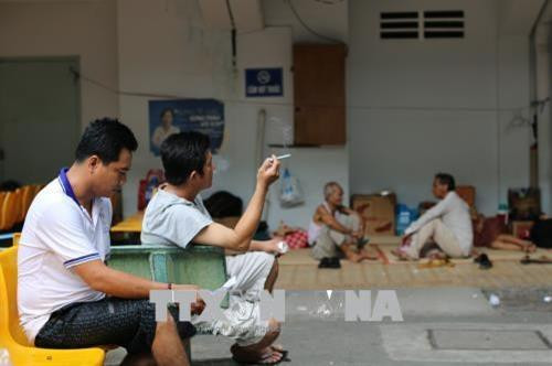 越南是世界上吸烟率较高的15各国家之一。图自越通社