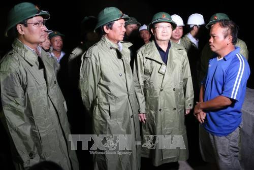 郑廷勇视察宁顺省第14号台风防御工作。（图片来源：越通社）