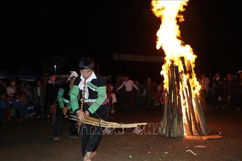安沛省文安县纳侯乡蒙族的森林祭祀仪式。图自越通社
