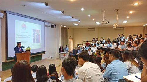 演讲活动场景。图自越通社