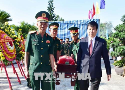 承天顺化省举行烈士遗骸追悼会和安葬仪式 ảnh 2