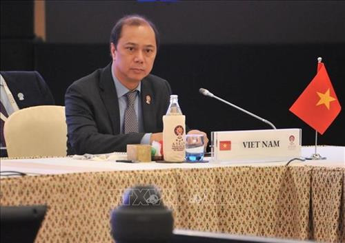 越南外交部副部长阮国勇率团出席各场会议。图自越通社