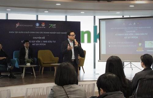 越南团市委副秘书长陈光兴在活动上发表讲话。图自越通社