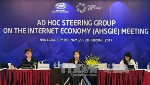 互联网经济临时指导小组举行讨论会。 (图片来源:越通社) 互联网经济临时指导小组举行讨论会。 (图片来源:越通社)