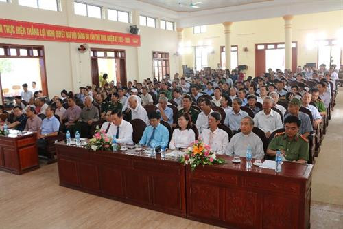 2019年达到新农村标准乡公布仪式场景。图自http://ninhbinh.gov.vn 2019年达到新农村标准乡公布仪式场景。图自http://ninhbinh.gov.vn