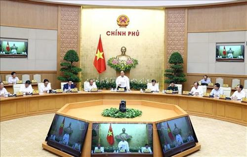阮春福总理主持召开政府5月份例行会议。图自越通社