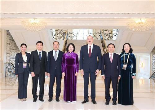 双方代表合影。图自越通社