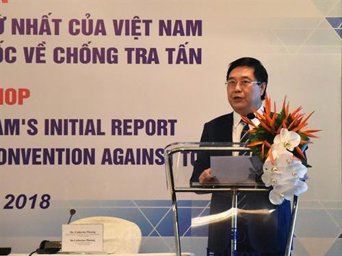 越南公安部司法行政改革与法制局局长阮玉英中将在会上发表讲话。图自因特网