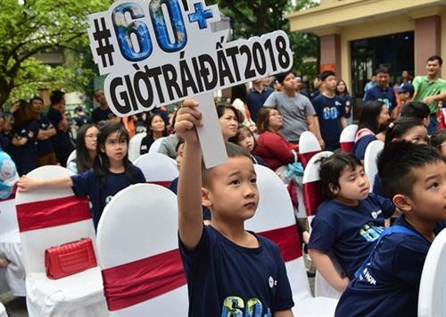 越南各省市响应“地球一小时”活动 熄灯一小时节省电量达48.5万千瓦时。(图片来源于互联网) 越南各省市响应“地球一小时”活动 熄灯一小时节省电量达48.5万千瓦时。(图片来源于互联网)