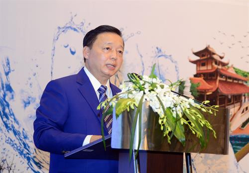 自然资源与环境部部长陈红河在研讨会上发言。图自https://hanoimoi.com.vn 自然资源与环境部部长陈红河在研讨会上发言。图自https://hanoimoi.com.vn