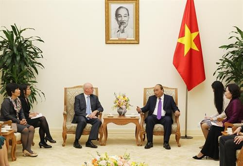 越南政府总理阮春福会见国际货币基金组织驻越办事处首席代表。（图片来源：越通社）