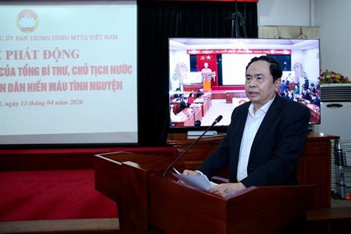 越南祖国阵线中央委员会主席陈青敏在启动仪式上发言。图自越通社