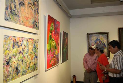 “圣母的身影”画展。（图片来源：越通社）