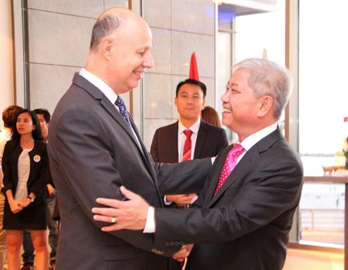 越南驻以色列大使高陈国海和以色列区域合作部部长 Tzachi Hanegbi 图自越通社