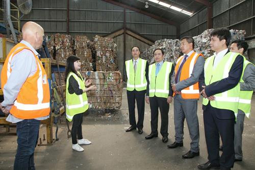 越南祖国阵线中央委员会代表团对新西兰进行工作访问。（图片来源：越通社）
