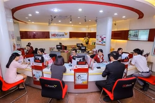 HDBank荣膺越南境内最佳银行。图自人民军队报 HDBank荣膺越南境内最佳银行。图自人民军队报