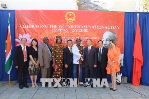 越南驻南非大使馆隆重举行国庆73周年和越南与南非建交25周年纪念典 图自越通社