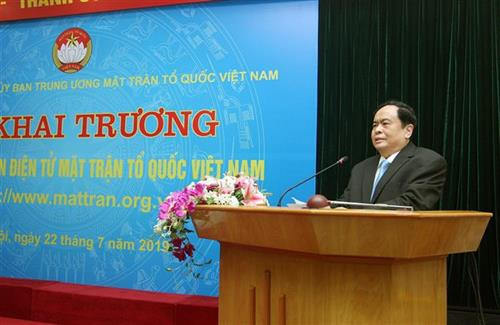 越共中央书记处书记、越南祖国阵线中央委员会主席陈青敏在会上发表讲话。图自越通社