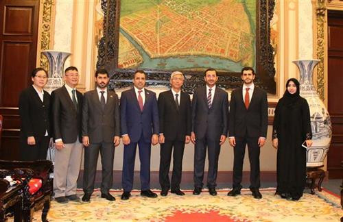 双方代表合影。图自越通社