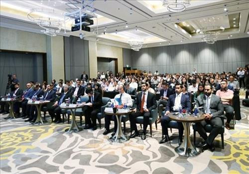 出席越南与阿拉伯联合酋长国贸易投资论坛的代表。图自越通社