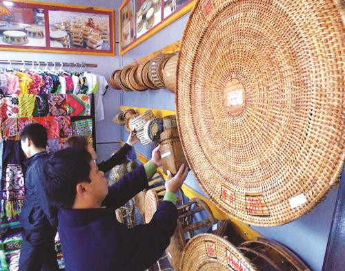 泰族滕竹编织工艺品。 泰族滕竹编织工艺品。