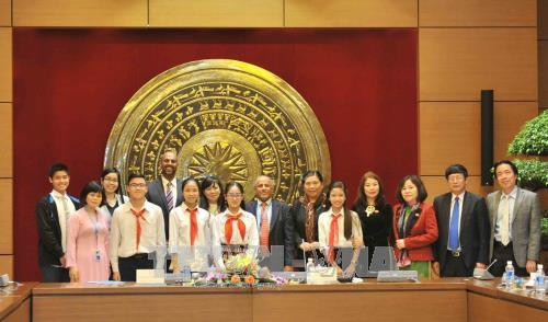 代表们合影留念。（图片来源：越通社）