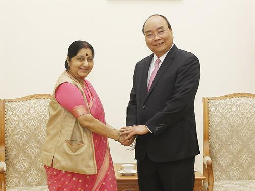 越南政府总理阮春福会见印度外交部长斯瓦拉吉 图自越通社