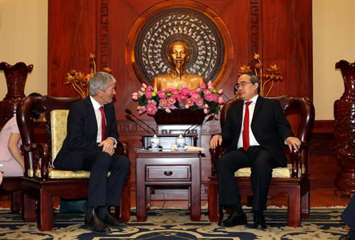 胡志明市市委书记阮善仁会见新西兰农业、生物安全、食品安全、农业社区事务部部长兼贸易和出口增长部部长达米安•奥康纳 图自越通社
