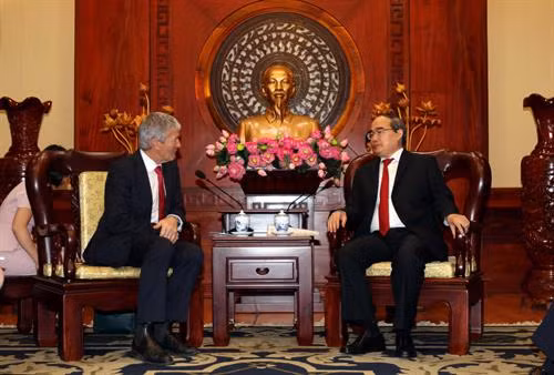 胡志明市市委书记阮善仁会见新西兰农业、生物安全、食品安全、农业社区事务部部长兼贸易和出口增长部部长达米安•奥康纳 图自越通社