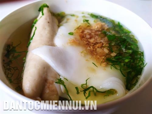 熏猪肉和卷饼对游客较具吸引力。记者 安成达 摄