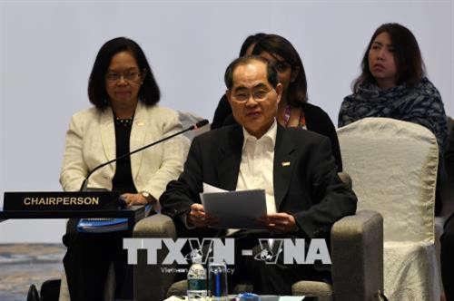 新加坡贸易与工业部长林勋强在会上发言。（图片来源：越通社）