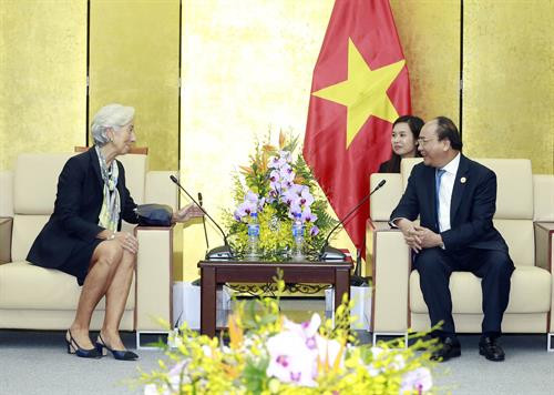 越南政府总理阮春福会见国际货币基金组织总裁克里斯蒂娜·拉加德。（图片来源：越通社）