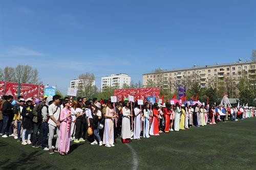 2019年夏季莫斯科越南留学生体育大会开幕式。图自越通社