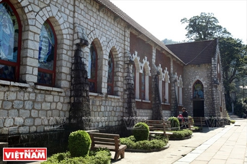 岩石教堂旁边的空间。（图片来源：《越南画报》）。