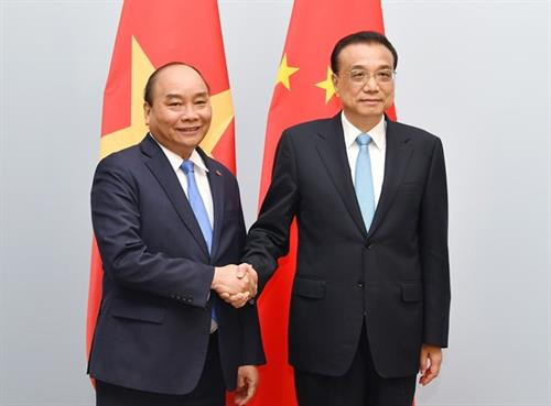 阮春福总理会见中国国务院总理李克强。（图源：越通社）