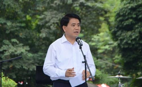 河内市人委会主席阮德钟发表讲话。（图片来源：新河内报）