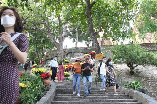 富安省下发通知，要求各旅游景点和景区自3月13日起暂停接待游客。图自互联网