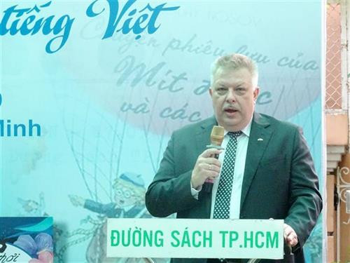 俄罗斯驻胡志明市总领事Aleksey Vladimirovich Popov在仪式上发言。图自越通社
