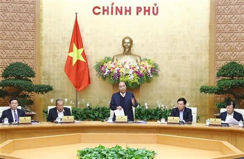 阮春福总理在会议上发言。图自越通社