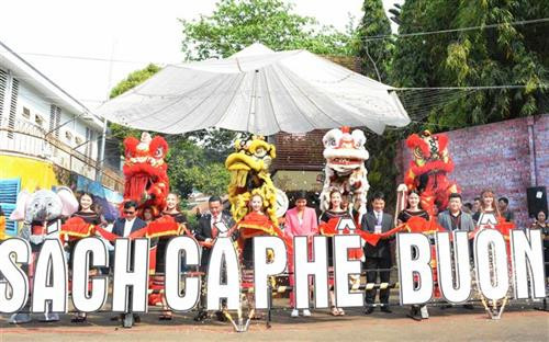 邦美蜀咖啡书街开街仪式。图自越通社 邦美蜀咖啡书街开街仪式。图自越通社