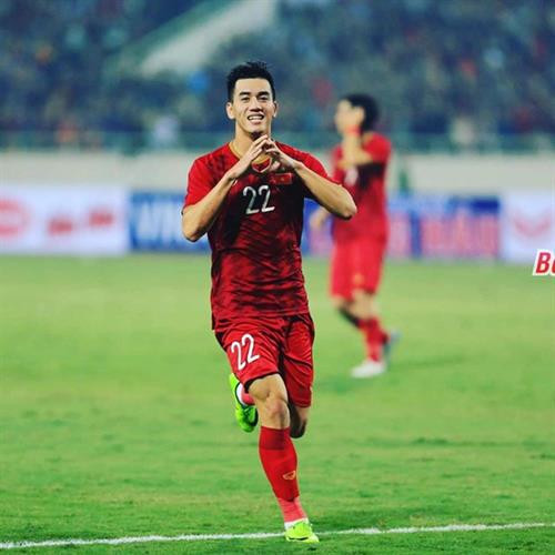 亚足联高度盛赞越南球员进玲。图自互联网 亚足联高度盛赞越南球员进玲。图自互联网