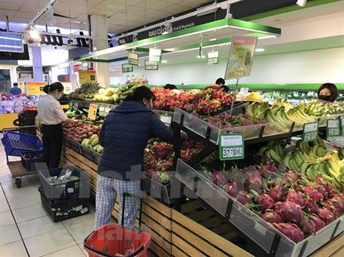 河内市同各家供应商、生产商和市内外企业保持配合，主动确保商品供应充足。图自越通社