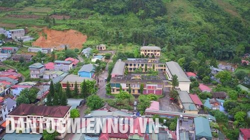 老街省猛康县综合医院是河内医科大学附属医院在全国的首个县级卫星医院。图为猛康县综合医院俯瞰全景。记者 黄河 摄