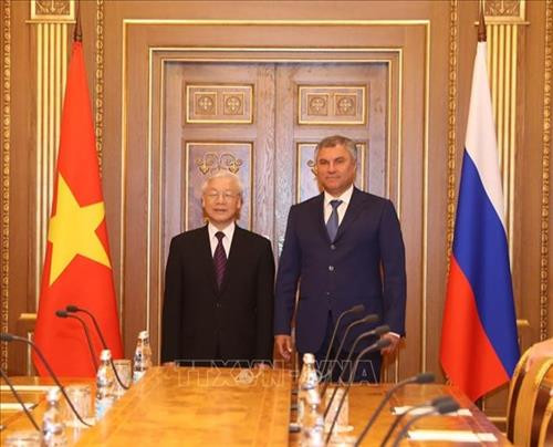 越共中央总书记阮富仲与俄罗斯国家杜马主席沃洛金合影 图自越通社 越共中央总书记阮富仲与俄罗斯国家杜马主席沃洛金合影 图自越通社