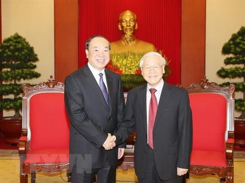 阮富仲会见黄坤明。（图片来源：越通社）