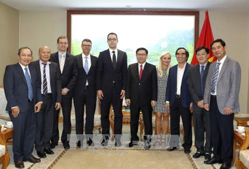 与会代表合影。（图片来源：越通社）
