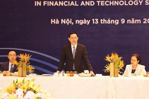 王廷惠在对话会上发表讲话。图自越通社